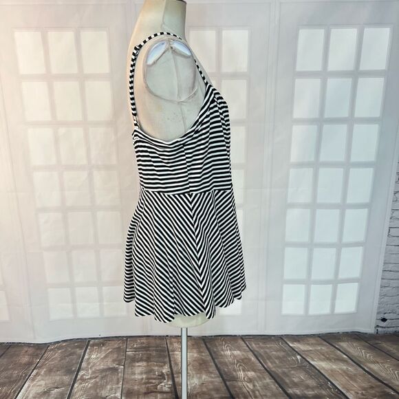 Torrid Black & White Stripe Sweetheart Knit Cami size 2x - Picture 7 of 13